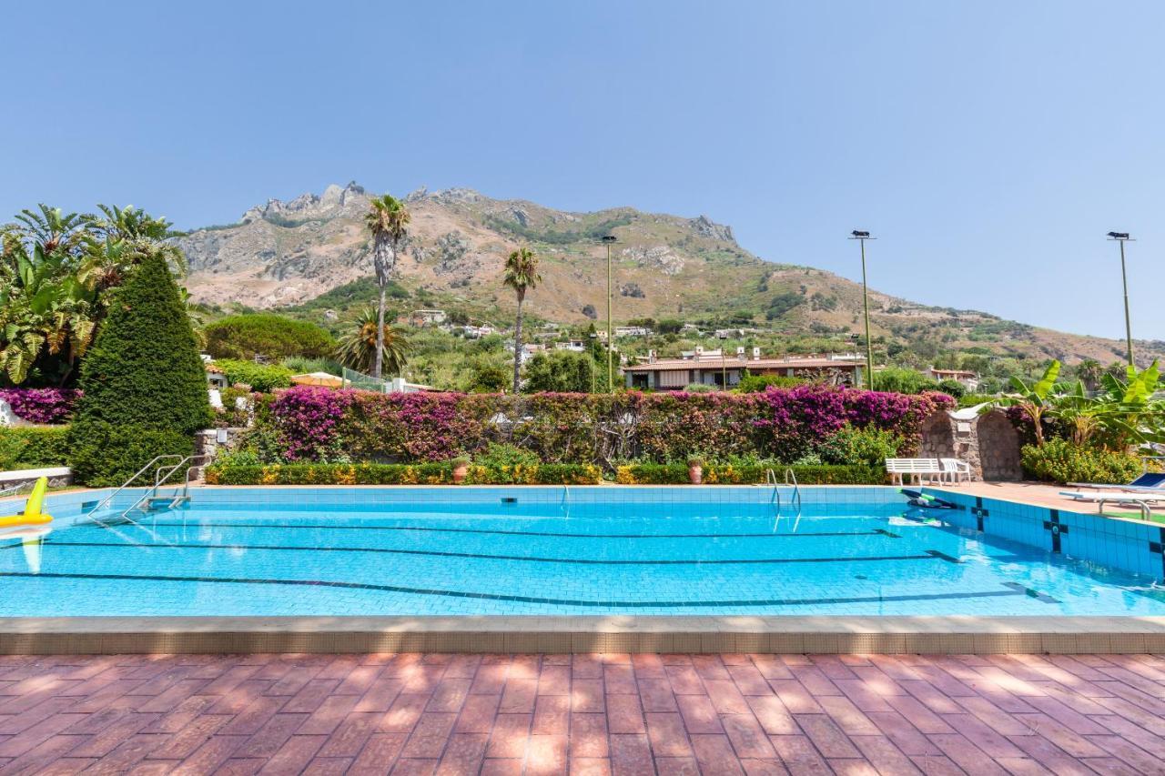 Villetta Con Giardino Esclusivo Di 1000 Mq, Piscina, Tennis, Calcio, Bocce Forio di Ischia Kültér fotó