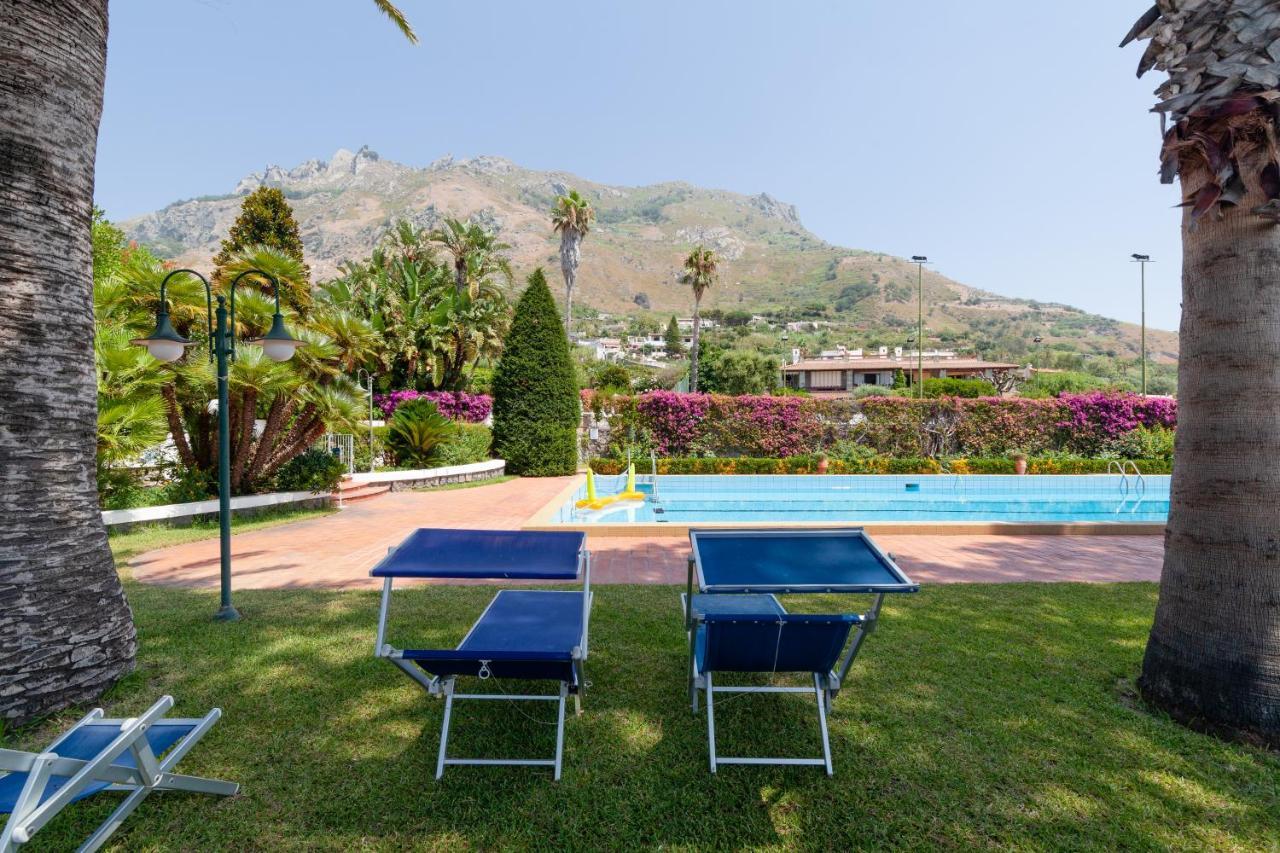 Villetta Con Giardino Esclusivo Di 1000 Mq, Piscina, Tennis, Calcio, Bocce Forio di Ischia Kültér fotó