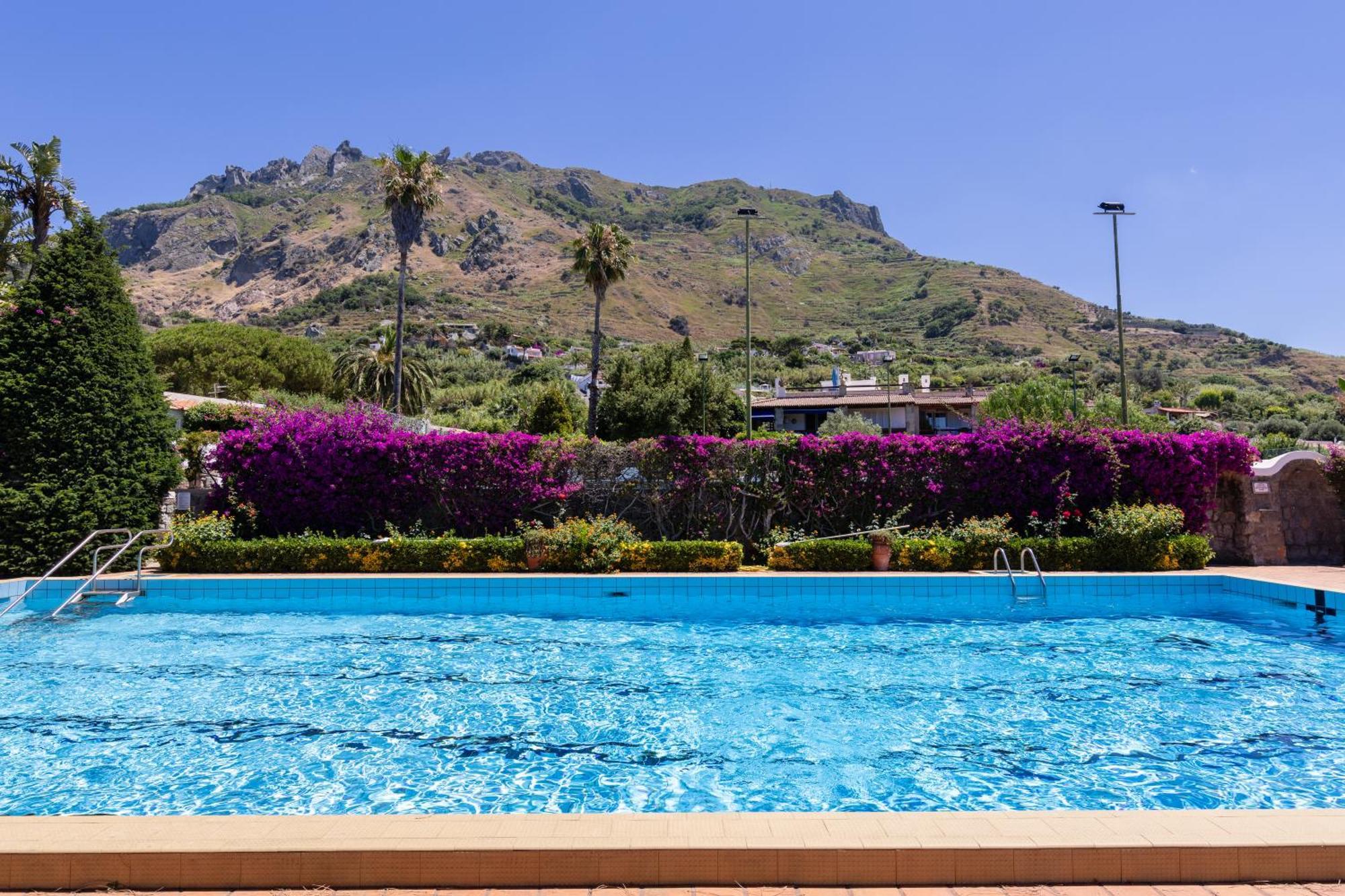 Villetta Con Giardino Esclusivo Di 1000 Mq, Piscina, Tennis, Calcio, Bocce Forio di Ischia Kültér fotó