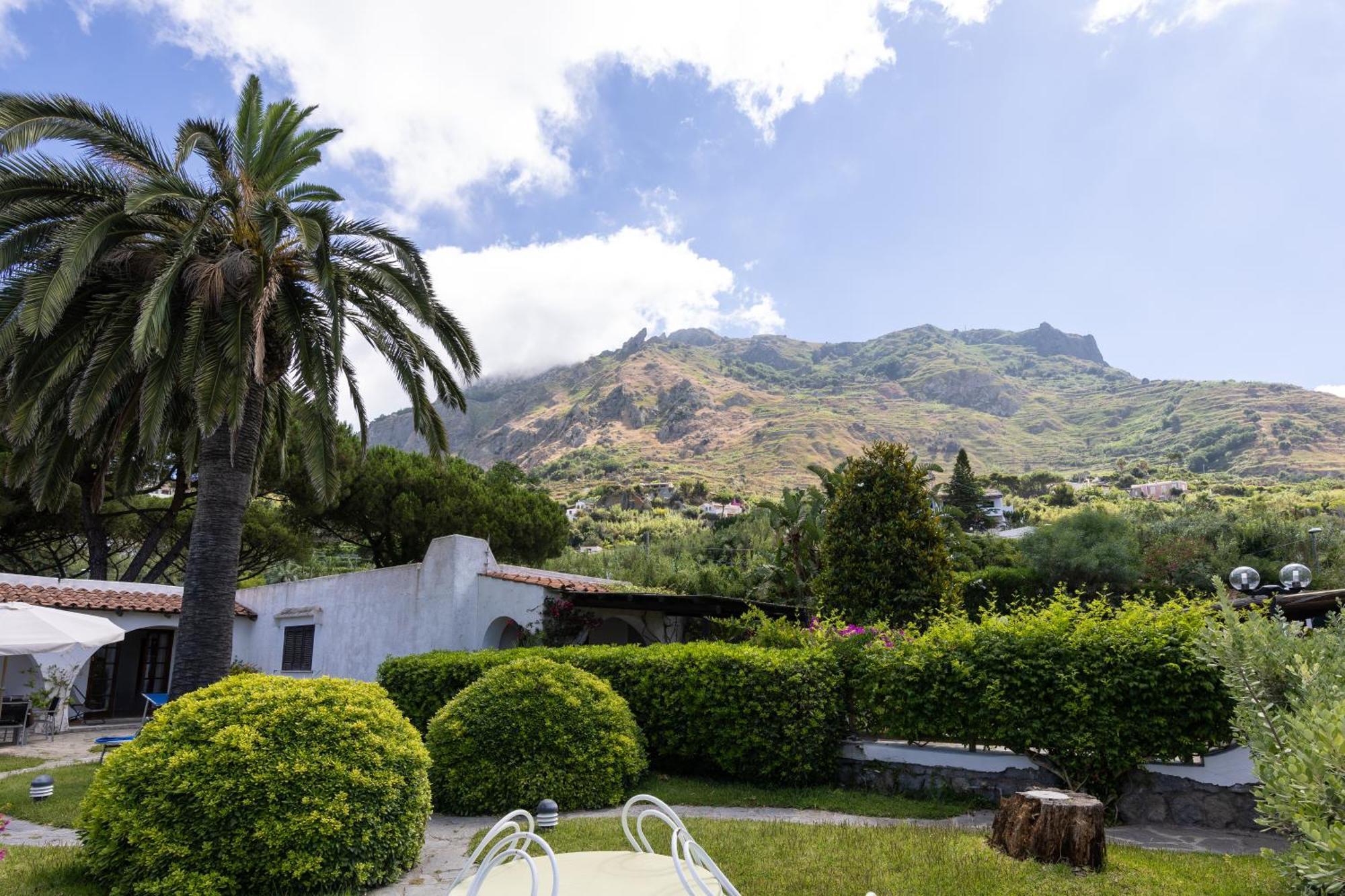 Villetta Con Giardino Esclusivo Di 1000 Mq, Piscina, Tennis, Calcio, Bocce Forio di Ischia Kültér fotó